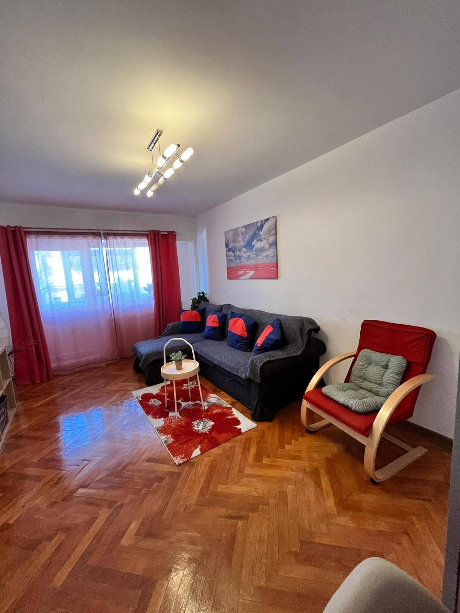 Picadilly Apartment Ploieşti Exterior foto