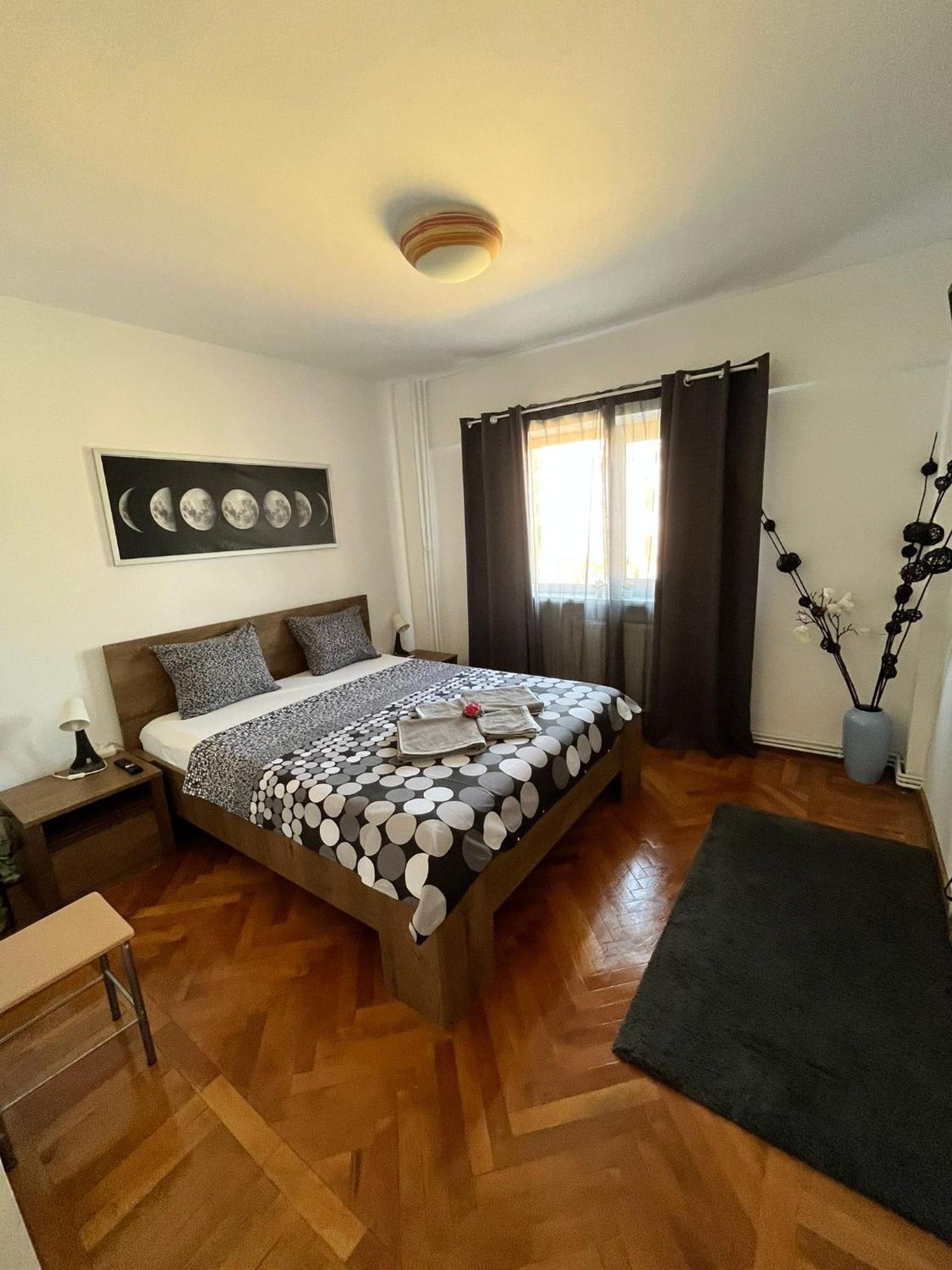 Picadilly Apartment Ploieşti Exterior foto